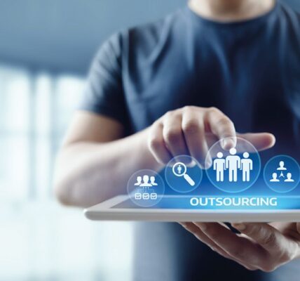 Outsourcing Knowledge Transfer: The First Fortnight Decides