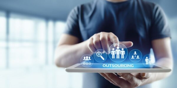 Outsourcing Knowledge Transfer: The First Fortnight Decides