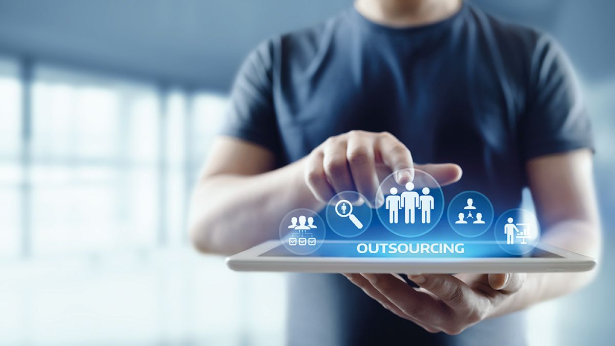 Outsourcing Knowledge Transfer: The First Fortnight Decides